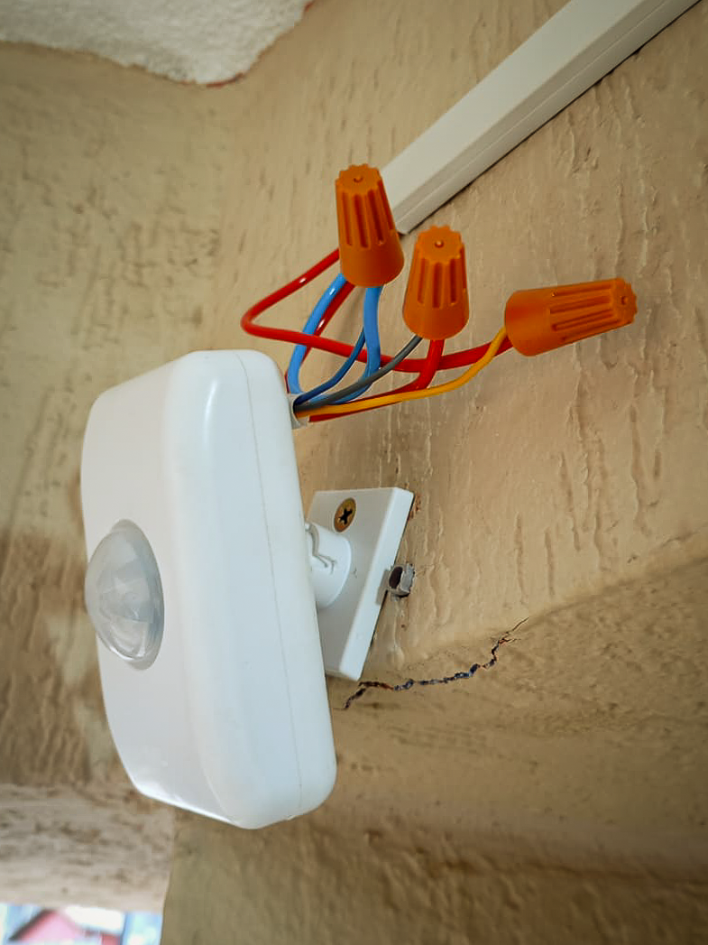 Instalação de sensor de presença