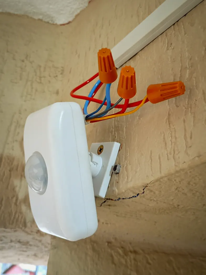 Instalação de sensor de presença